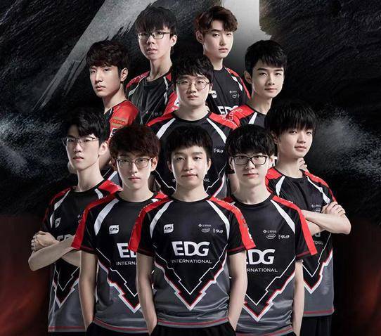 后卫体系中 后卫体系中